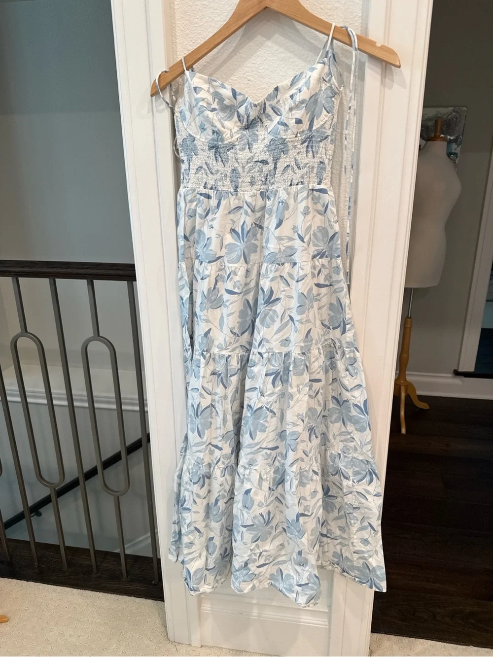 WAYF Blue Floral Tie Strap Smocked Bustier Tiered Midi Dress M - Picture 2 of 4